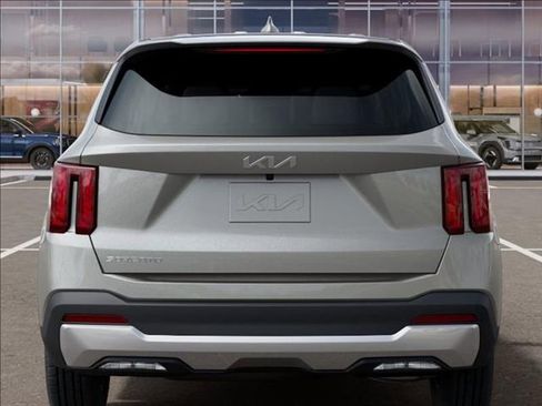 New 2026 Kia Sorento LX image 13