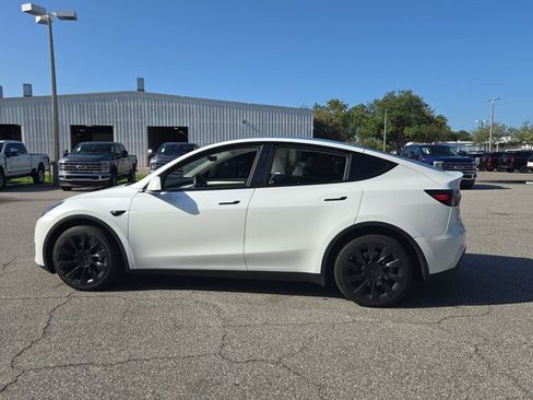 Used 2024 Tesla Model Y Long Range AWD/4WD image 9