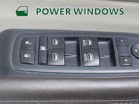 Used 2017 Chrysler Pacifica Touring-L image 18