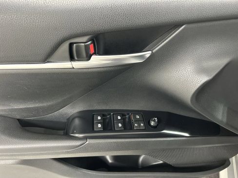Used 2018 Toyota Camry LE FWD image 11
