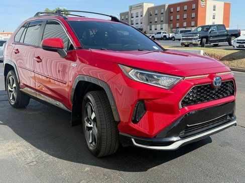 Used 2021 Toyota RAV4 SE w/ Weather & Moonroof Package image 17