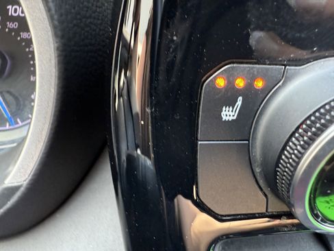 Used 2020 Toyota Highlander XLE image 17