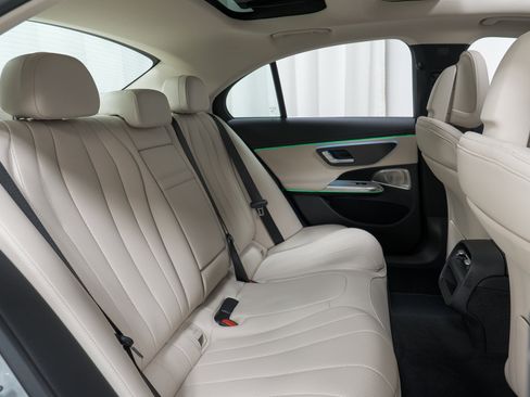 New 2026 Mercedes-Benz E 350 4MATIC Sedan image 26