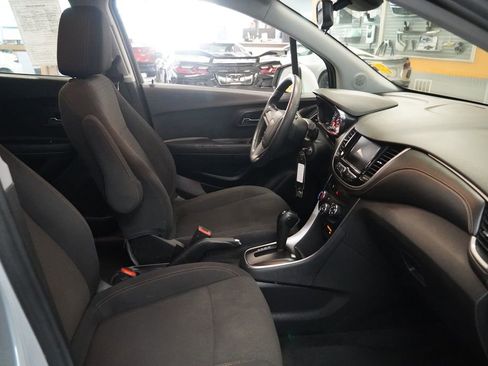 Used 2020 Chevrolet Trax LS AWD/4WD image 20