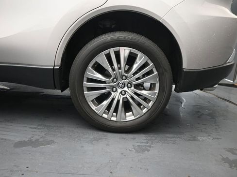 Used 2024 Toyota Venza Limited AWD/4WD image 13