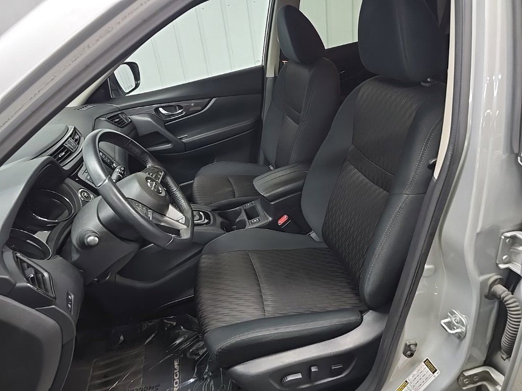 Used 2018 Nissan Rogue SV AWD/4WD image 30