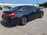 Used 2017 Nissan Altima 2.5 SL w/ Moonroof Package image 5