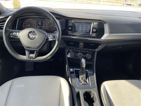 Used 2021 Volkswagen Jetta R-Line image 4