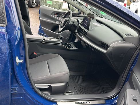 Used 2023 Toyota Prius LE image 25