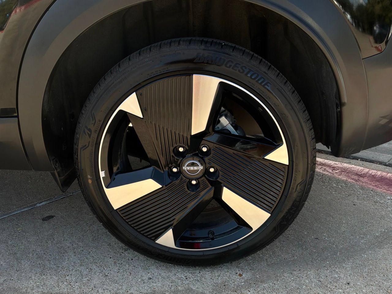 Used 2026 Nissan Kicks SR FWD image 9