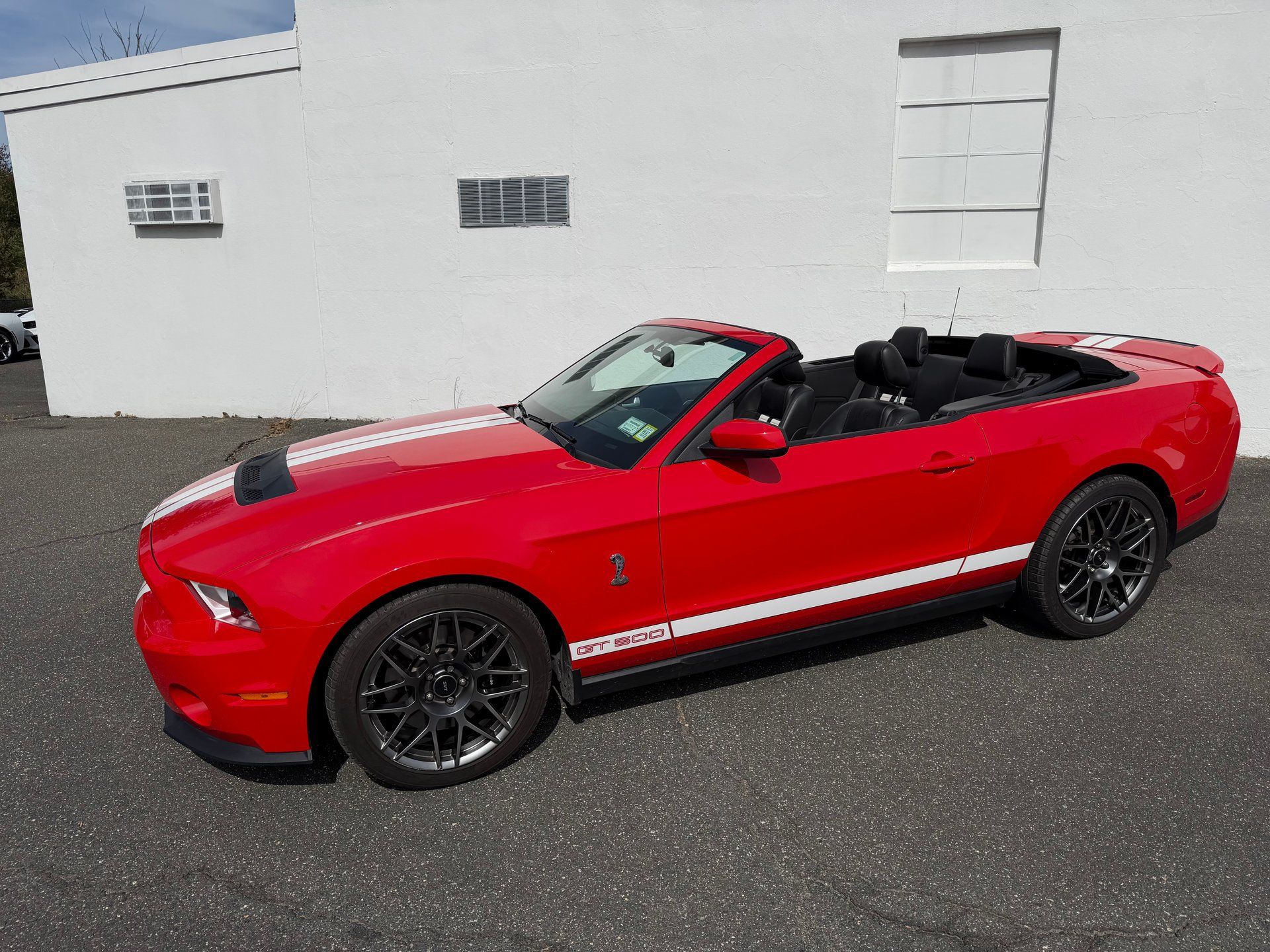 Used 2011 Ford Mustang Shelby GT500 w/ SVT Performance Pkg RWD image 2