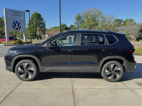 New 2025 Volkswagen Taos SE image 14