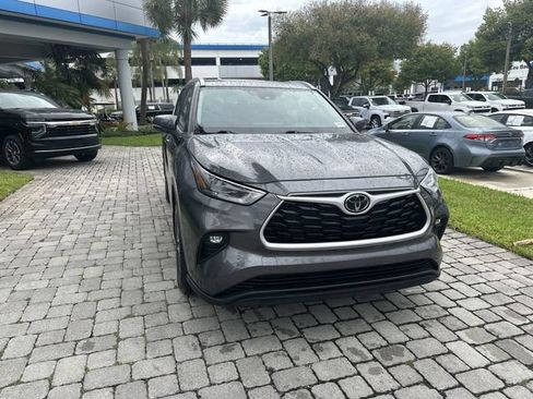 Used 2024 Toyota Highlander XLE FWD image 17