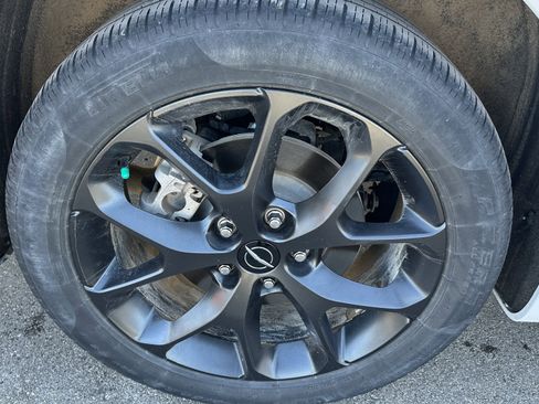 Used 2023 Chrysler Pacifica Touring-L w/ Uconnect Theater Family Group image 14