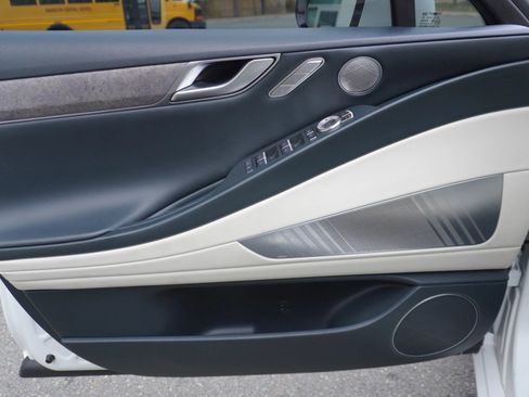 Used 2023 Genesis G80 image 31