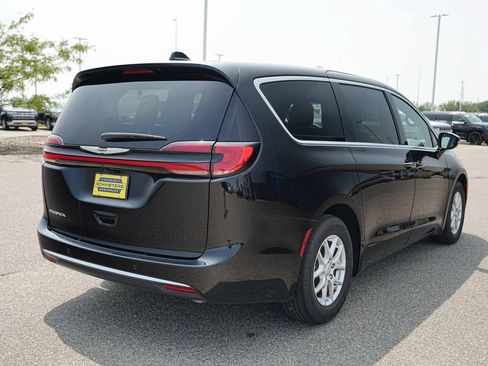Used 2026 Chrysler Pacifica Select FWD image 6