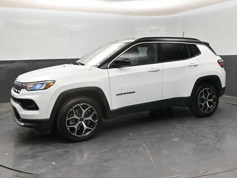 Used 2025 Jeep Compass Limited AWD/4WD image 4