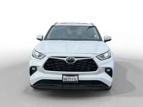 Used 2022 Toyota Highlander XLE image 8