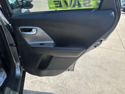 Used 2017 Kia Niro LX FWD image 15