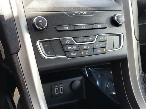 Used 2020 Ford Fusion SE FWD image 24