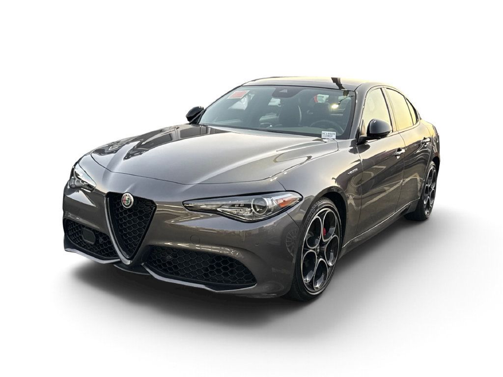 Used 2022 Alfa Romeo Giulia Veloce RWD image 3