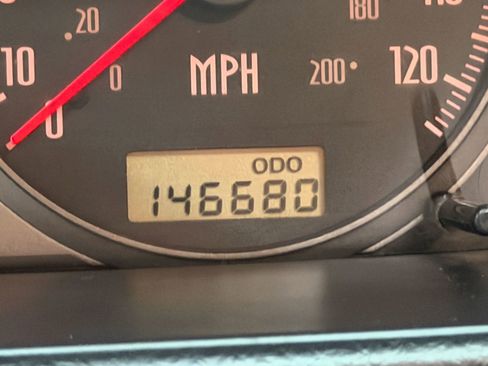 Used 2002 Isuzu Axiom XS RWD image 40