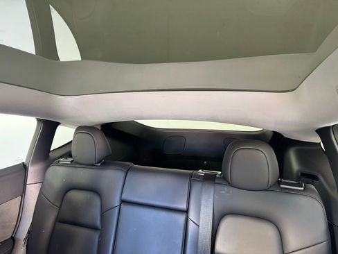 Used 2022 Tesla Model Y Long Range image 3