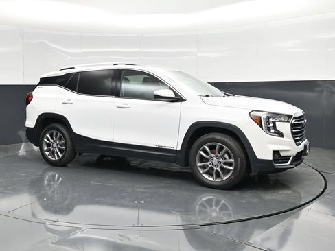 Used 2023 GMC Terrain SLT AWD/4WD image 3