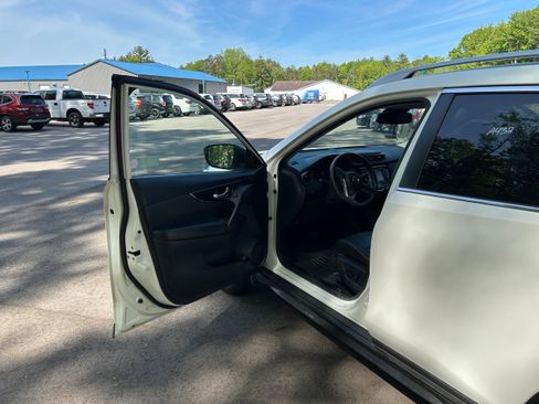 Used 2020 Nissan Rogue SL AWD/4WD image 15
