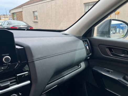 Used 2025 Nissan Pathfinder SV image 38