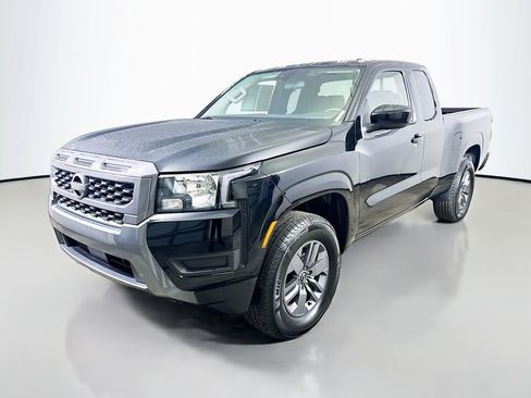 Used 2025 Nissan Frontier SV image 3