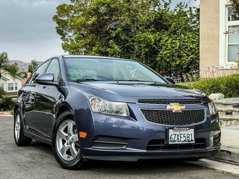 Used 2013 Chevrolet Cruze LT w/ Technology Package FWD image 1
