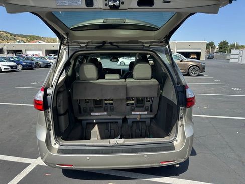 Used 2015 Toyota Sienna XLE w/ XLE Navigation Package image 4
