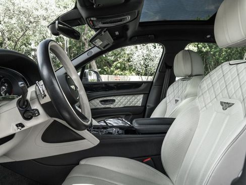 Used 2021 Bentley Bentayga AWD/4WD image 14