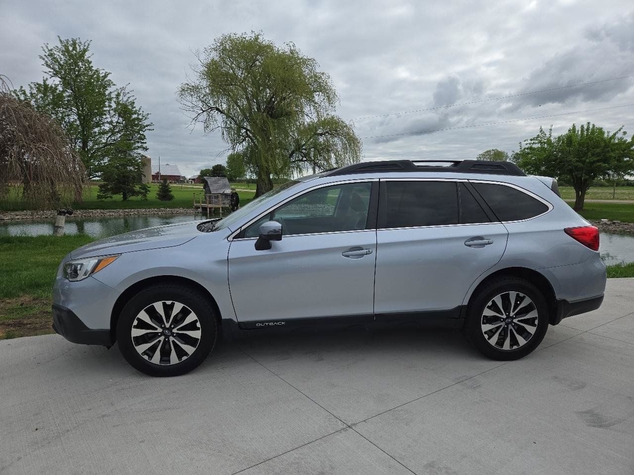 Used 2016 Subaru Outback 2.5i Limited w/ Popular Package #4 AWD/4WD image 2