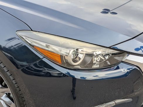 Used 2018 MAZDA MAZDA3 Touring image 10