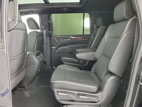 Used 2023 Cadillac Escalade ESV Premium Luxury image 12