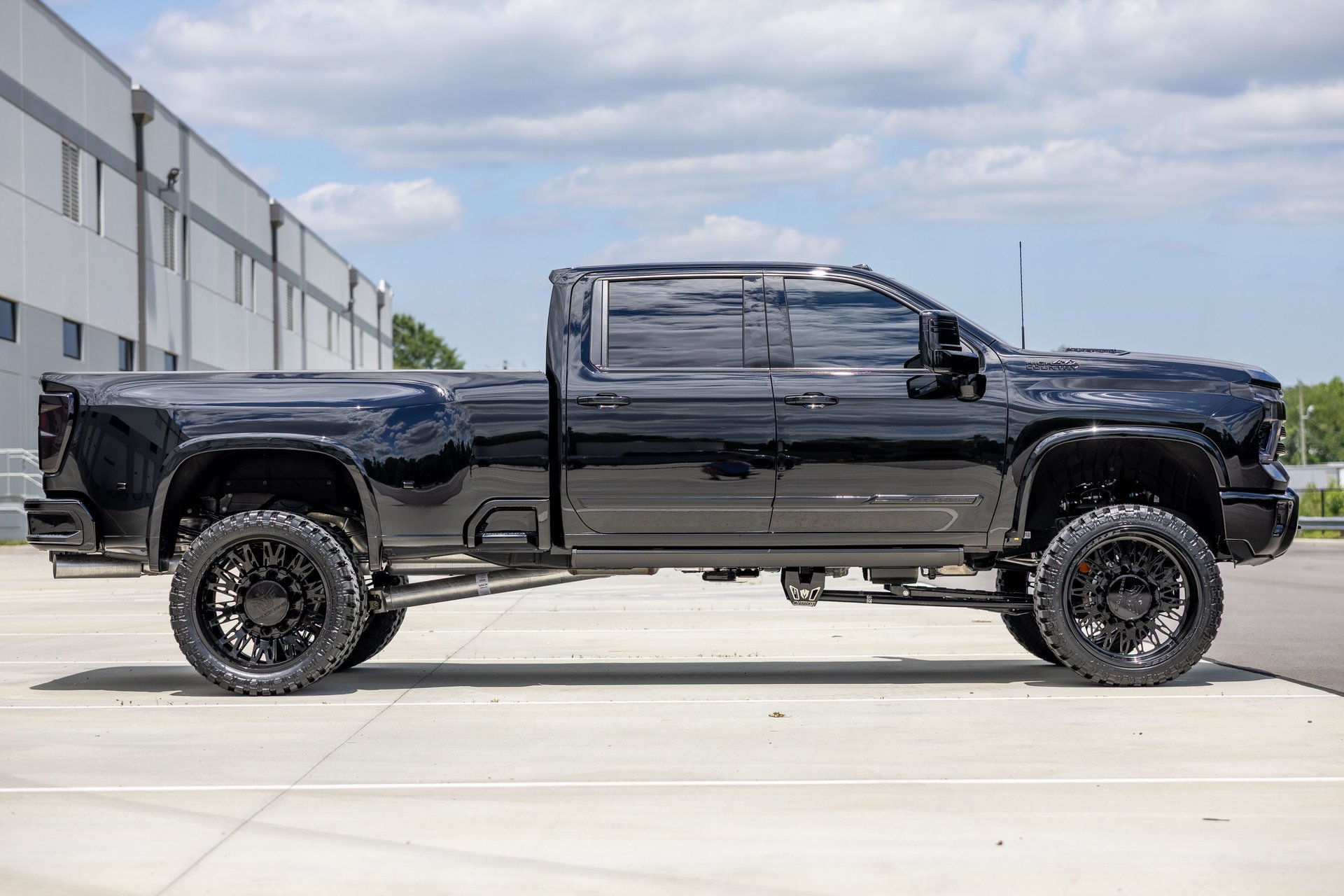 Used 2026 Chevrolet Silverado 3500 High Country w/ High Country Premium Package AWD/4WD image 11