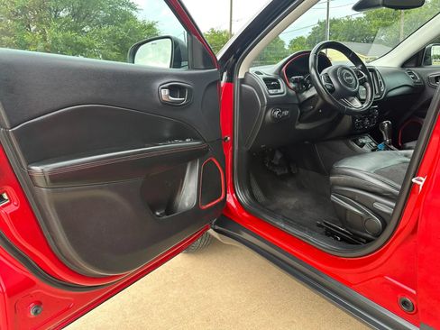 Used 2018 Jeep Compass Trailhawk AWD/4WD image 9