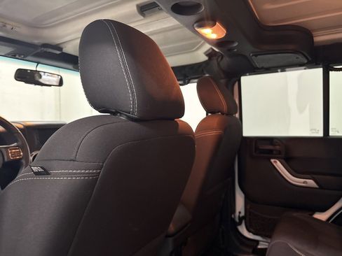 Used 2017 Jeep Wrangler Unlimited Sahara image 47