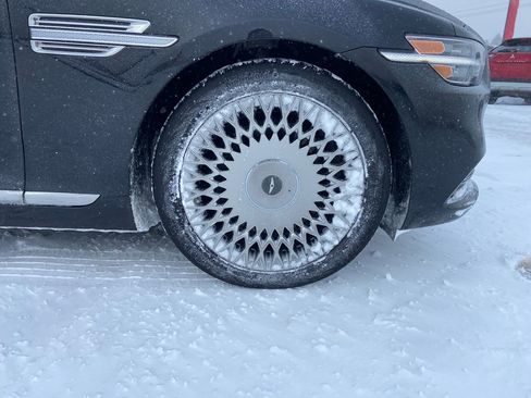 Used 2022 Genesis G90 5.0 Ultimate image 9