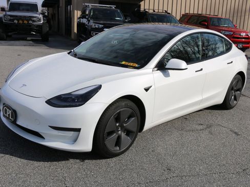 Used 2021 Tesla Model 3 Standard Range Plus image 1