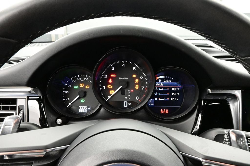 Certified 2025 Porsche Macan AWD/4WD image 9