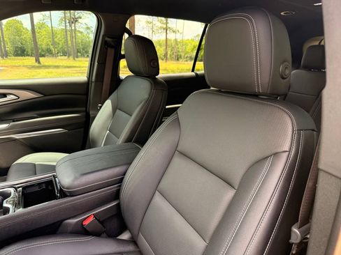 Used 2024 Chevrolet Traverse LT w/ Midnight/Sport Edition FWD image 12