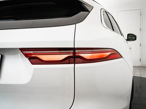 Used 2023 Jaguar F-PACE S image 9