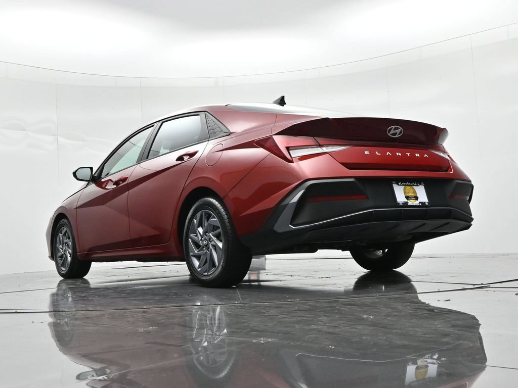 Used 2024 Hyundai Elantra SEL FWD image 19