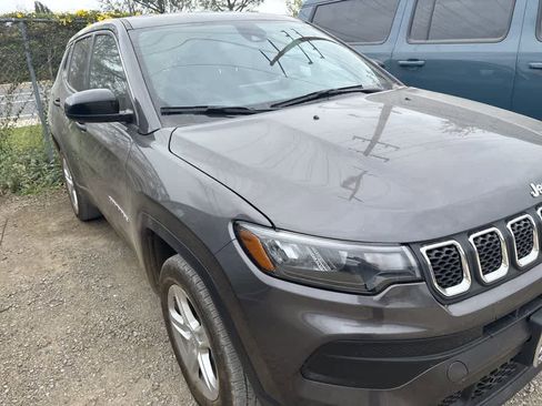 Used 2023 Jeep Compass Sport image 3