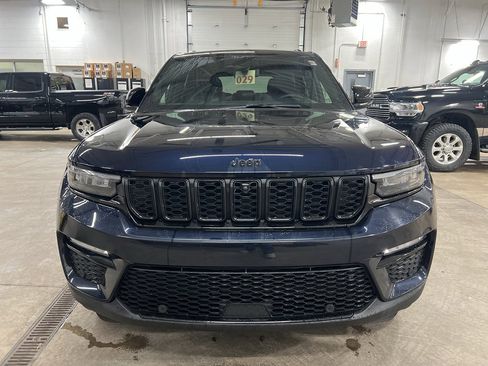 Used 2024 Jeep Grand Cherokee Limited w/ Luxury Tech Group II image 2