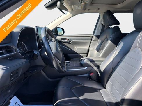 Used 2023 Toyota Highlander XLE image 11