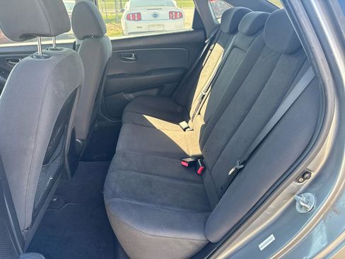 Used 2010 Hyundai Elantra SE FWD image 13